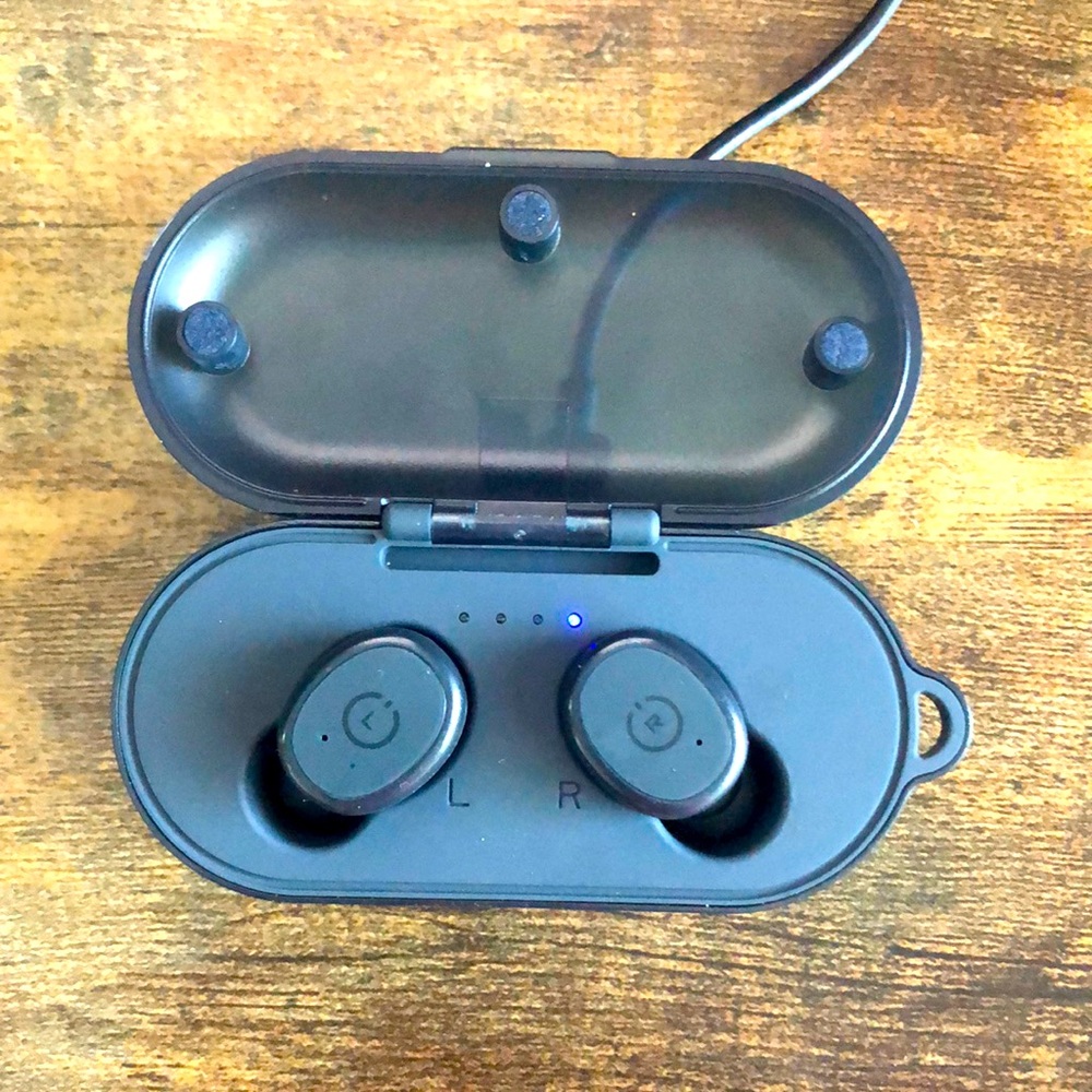Waterproof wireless Bluetooth earbuds